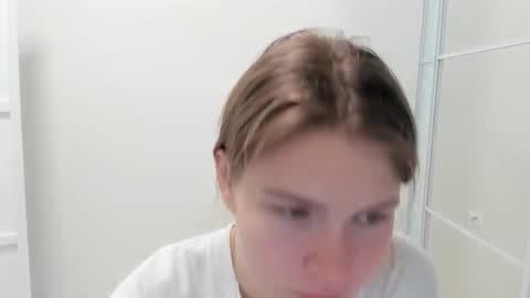 ninarihh online show from September 18, 11:42 am