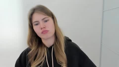 ninarihh online show from October 26, 12:44 pm