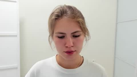 ninarihh online show from September 20, 1:09 pm