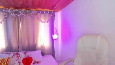 Nixie online show from May 4, 9:07 pm
