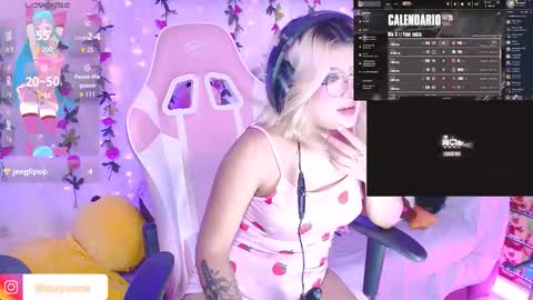 Snapshot of nixy_sama chatting on October 16, 12:02 am Nixy Sama online show from October 16, 12:02 am