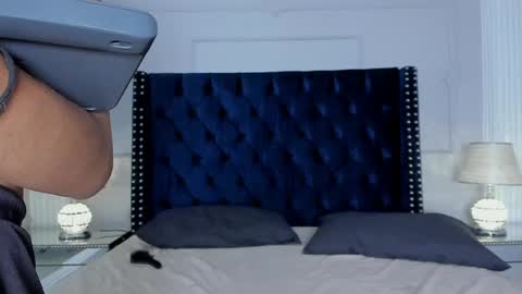 noahlux online show from April 16, 8:08 pm