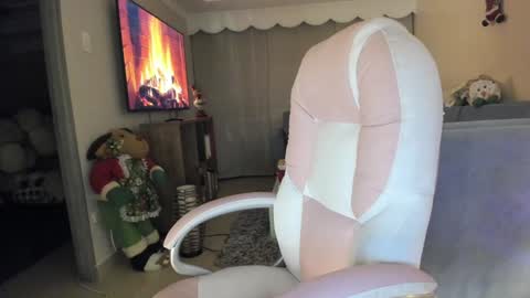  In instagram dayhannanoemi online show from January 9, 1:10 am