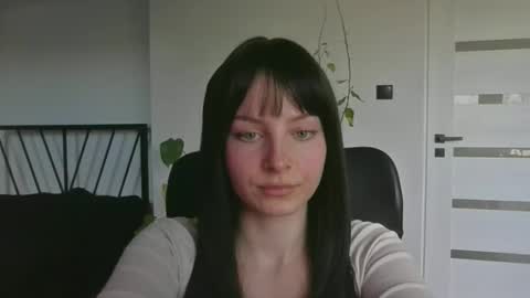 Noemi online show from March 18, 1:49 pm