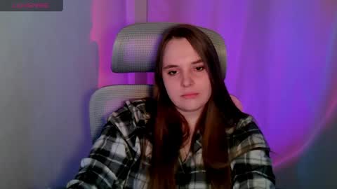 noir_ember_ online show from May 9, 5:26 pm