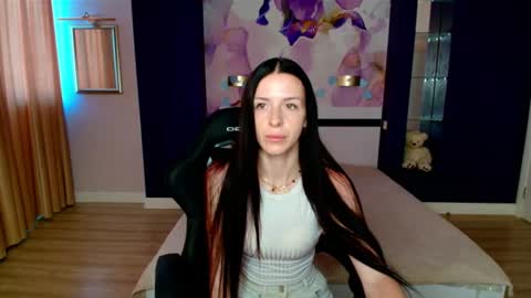 NoirDiva online show from June 29, 5:47 am