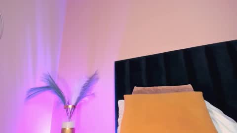 Nora Da Silva online show from November 5, 1:11 am