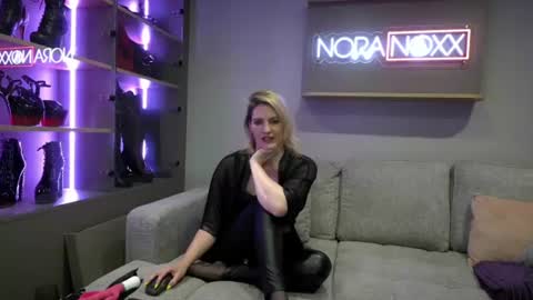 NoraNoxx online show from June 16, 8:21 pm