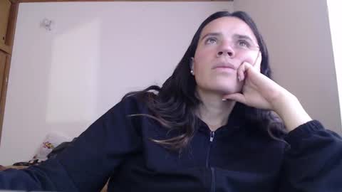 noreen_ online show from December 16, 8:26 pm