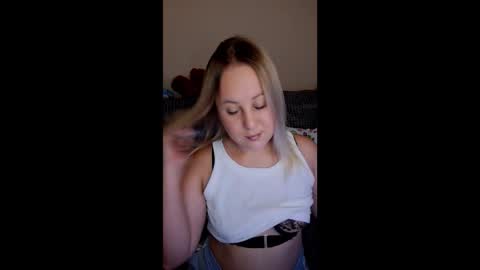 Snapshot of not_nakedcat chatting on September 28, 8:19 am hi glad to chat online show from September 28, 8:19 am