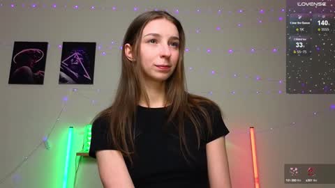 Hello My name is Helene NTMU  Finger up if u like what u see online show from December 18, 2:28 pm