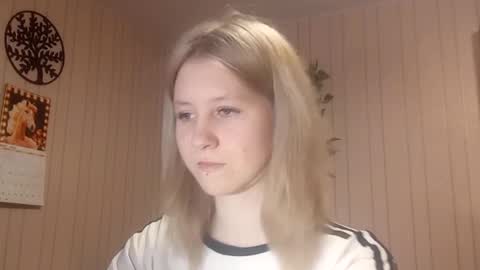 Sari  It is my first day  online show from March 9, 3:04 pm