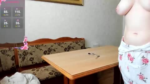 Snapshot of now_elly chatting on September 23, 6:33 am Nowelly online show from September 23, 6:33 am