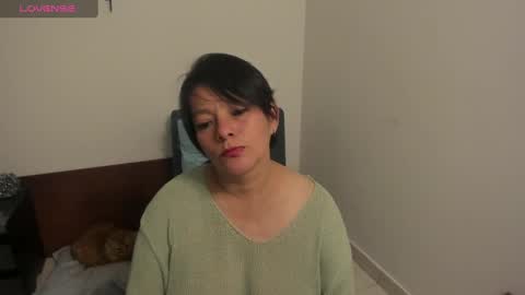 Snapshot of nuit_rose chatting on January 23, 1:41 am nuit_rose online show from January 23, 1:41 am