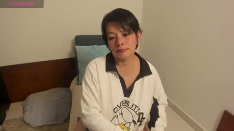 Snapshot of nuit_rose chatting on January 8, 1:32 am nuit_rose online show from January 8, 1:32 am
