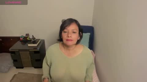 Snapshot of nuit_rose chatting on September 16, 1:57 am nuit_rose online show from September 16, 1:57 am