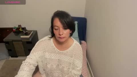 Snapshot of nuit_rose chatting on October 4, 2:50 am nuit_rose online show from October 4, 2:50 am