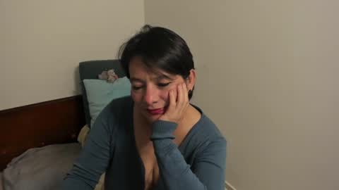 Snapshot of nuit_rose chatting on February 12, 1:41 am nuit_rose online show from February 12, 1:41 am