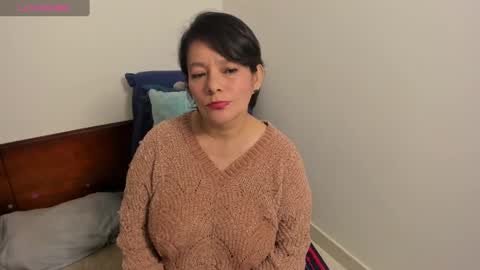 Snapshot of nuit_rose chatting on February 16, 1:27 am nuit_rose online show from February 16, 1:27 am