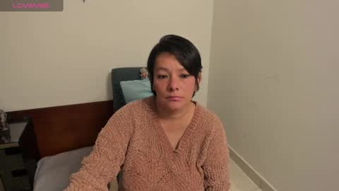 Snapshot of nuit_rose chatting on January 27, 1:26 am nuit_rose online show from January 27, 1:26 am