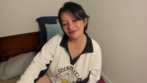 Snapshot of nuit_rose chatting on March 10, 2:06 am nuit_rose online show from March 10, 2:06 am