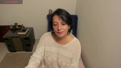 Snapshot of nuit_rose chatting on October 18, 2:14 am nuit_rose online show from October 18, 2:14 am