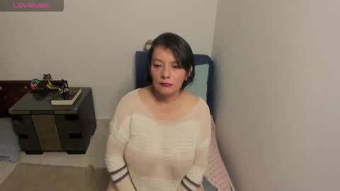 Snapshot of nuit_rose chatting on September 30, 1:55 am nuit_rose online show from September 30, 1:55 am
