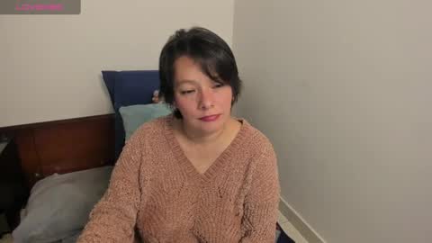 Snapshot of nuit_rose chatting on March 6, 1:37 am nuit_rose online show from March 6, 1:37 am