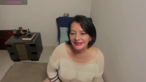 Snapshot of nuit_rose chatting on October 14, 4:15 am nuit_rose online show from October 14, 4:15 am