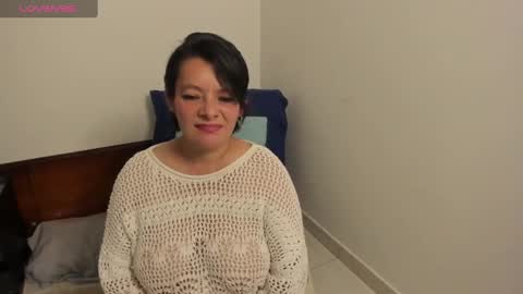 Snapshot of nuit_rose chatting on February 14, 2:18 am nuit_rose online show from February 14, 2:18 am