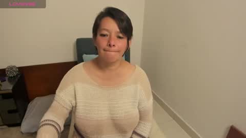 Snapshot of nuit_rose chatting on January 15, 1:34 am nuit_rose online show from January 15, 1:34 am
