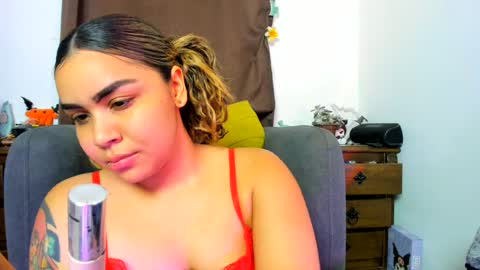 Nia online show from July 18, 2:04 am
