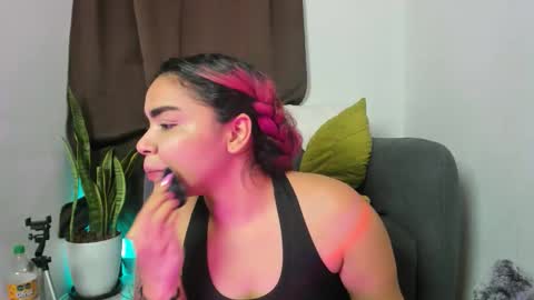 Nia online show from February 18, 2:21 am