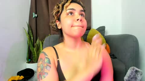 Nia online show from June 22, 11:57 pm