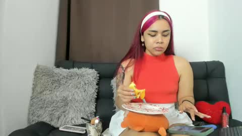 Snapshot of nyalgasai1 chatting on December 10, 3:09 am Nia online show from December 10, 3:09 am