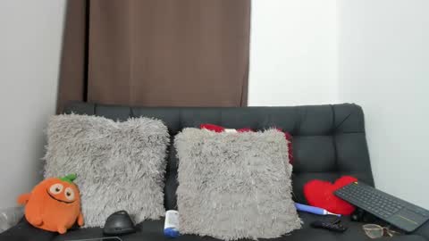 Snapshot of nyalgasai1 chatting on December 11, 6:04 am Nia online show from December 11, 6:04 am