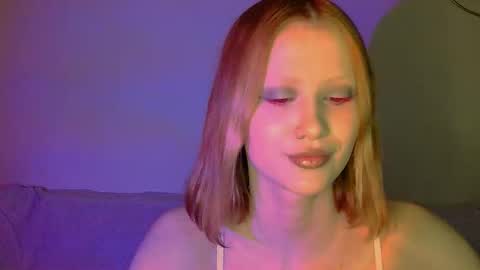 nyra_thira online show from October 17, 11:52 pm