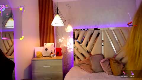 Alex   .    online show from August 2, 4:37 am