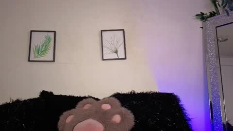 Snapshot of nyx_nayla chatting on October 5, 6:18 am online show from October 5, 6:18 am