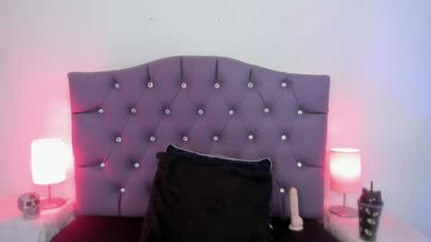 Snapshot of nyx_nayla chatting on February 4, 3:33 am online show from February 4, 3:33 am