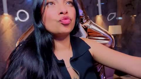 odette_b online show from November 29, 5:11 am