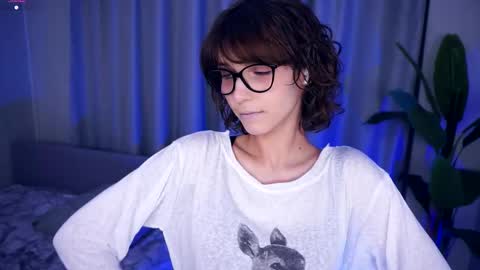 Snapshot of odettehatt chatting on October 19, 7:38 pm Thea online show from October 19, 7:38 pm