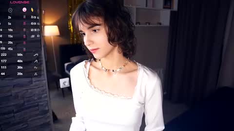 Snapshot of odettehatt chatting on March 1, 4:33 pm Thea online show from March 1, 4:33 pm