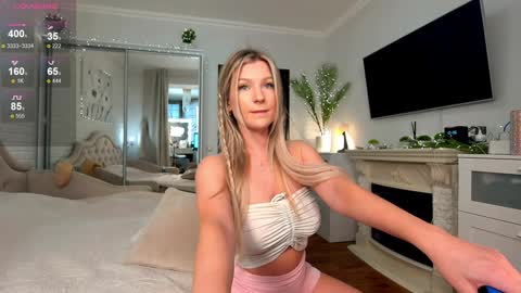 Snapshot of oh_julie chatting on January 25, 7:06 am Julie online show from January 25, 7:06 am