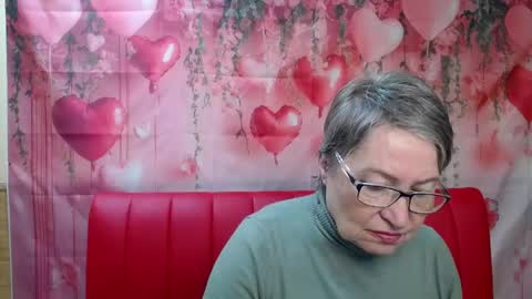 OlgaLuck online show from May 1, 5:10 am