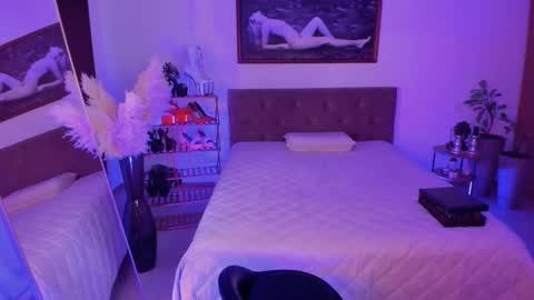 Snapshot of oliva_candy chatting on February 22, 10:07 am oliva_candy online show from February 22, 10:07 am