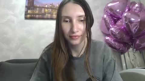 Snapshot of olivia_dream1 chatting on February 18, 12:05 am Olivia online show from February 18, 12:05 am