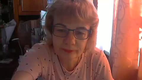 Olivia Mia online show from March 7, 2:02 pm