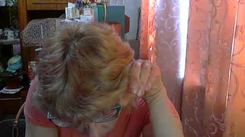 Olivia Mia online show from May 11, 3:18 pm