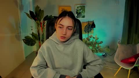Snapshot of olivia_norton_ chatting on September 25, 12:04 pm olivia_norton_ online show from September 25, 12:04 pm
